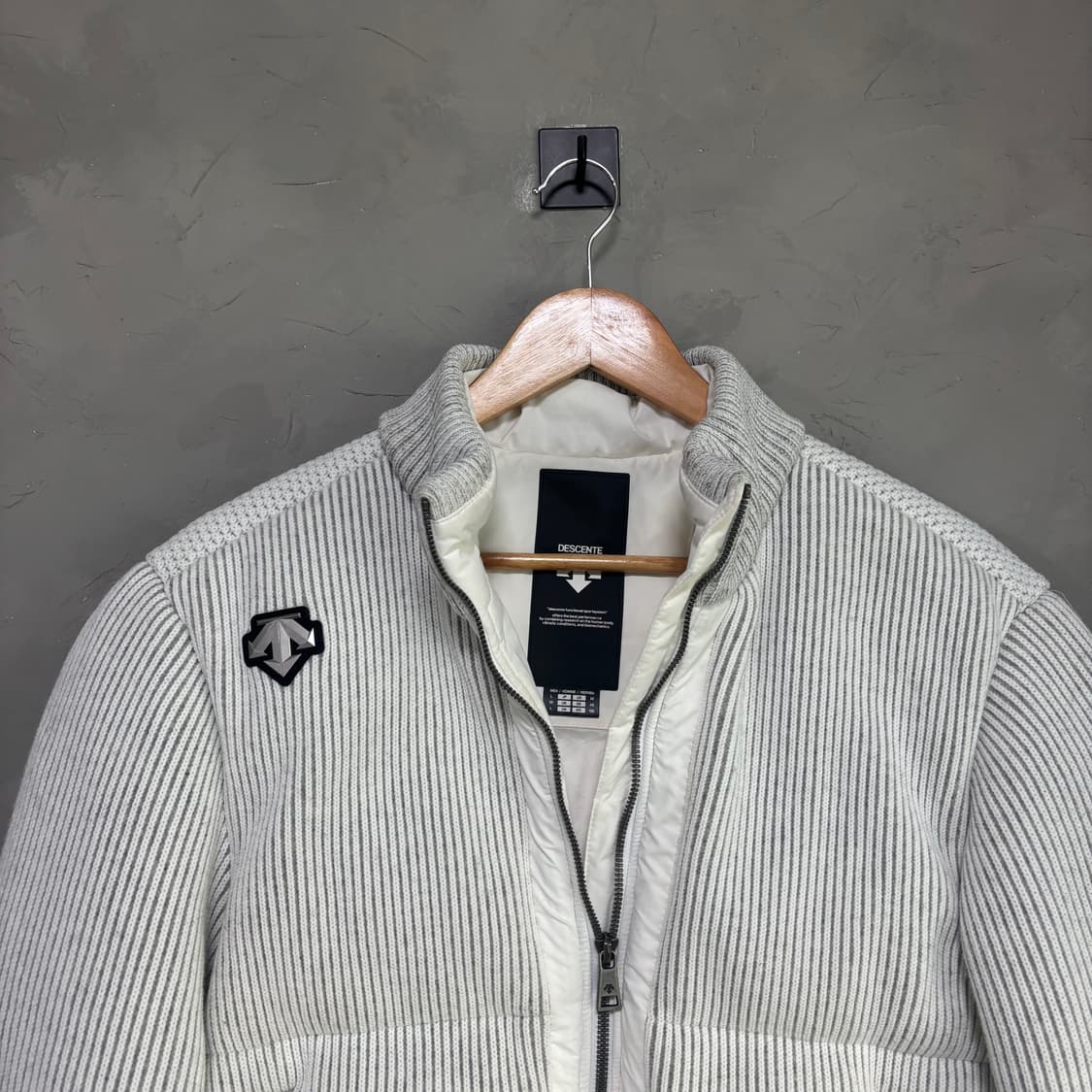 데상트 구스다운 니트 패딩 상품이미지2