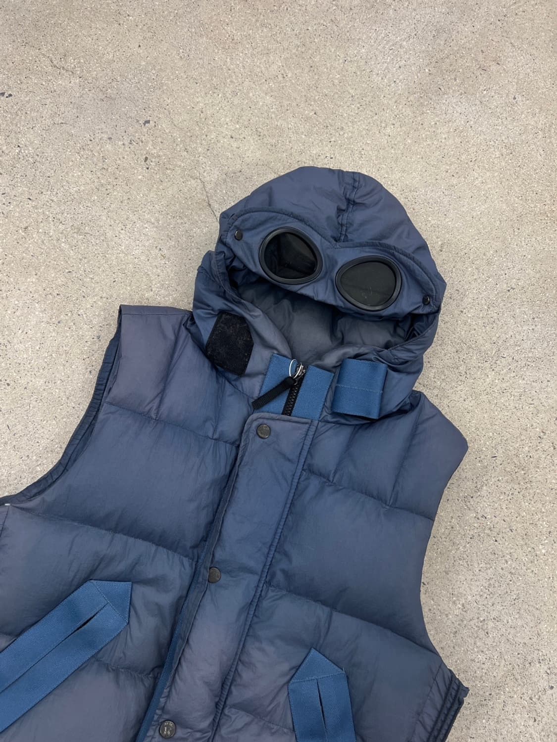 CP컴퍼니 썬페이드 고글 패딩 베스트 상품이미지1