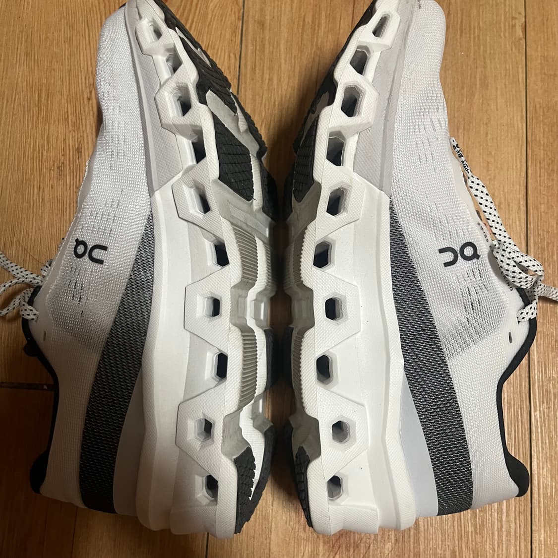 온러닝 클라우드몬스터2 245 화이트 러닝화  상품이미지5