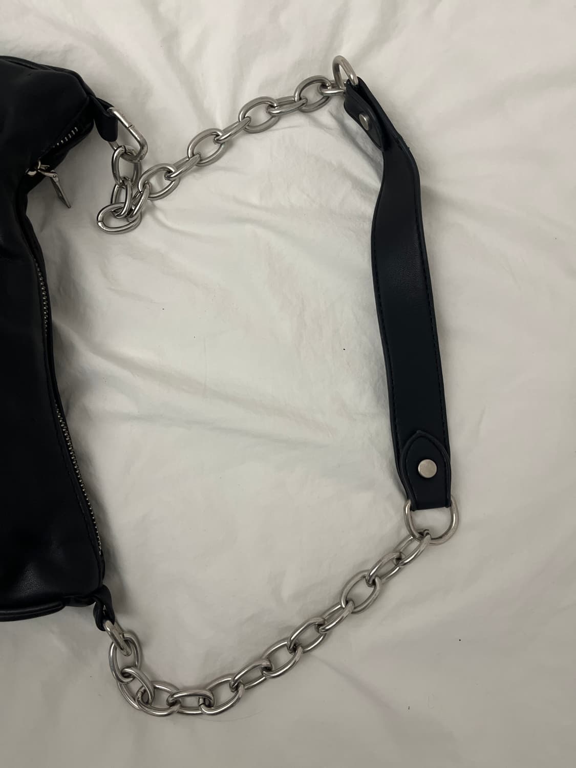 레더 체인 숄더백 상품이미지3