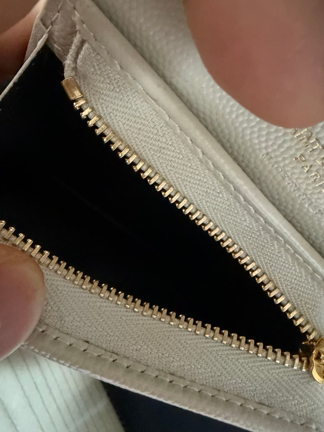 생로랑 엔벨로프 플랩 카드 케이스 믹스 마틀라세 그레인 드 뿌드르 엠보스 상품이미지4