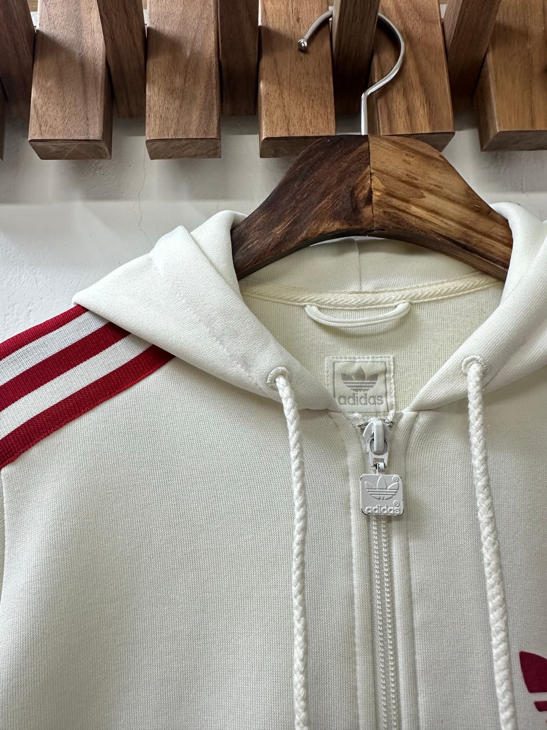 대장급 아디다스 Adidas 삼선 레드라인 화이트 후드 집업 상품이미지3