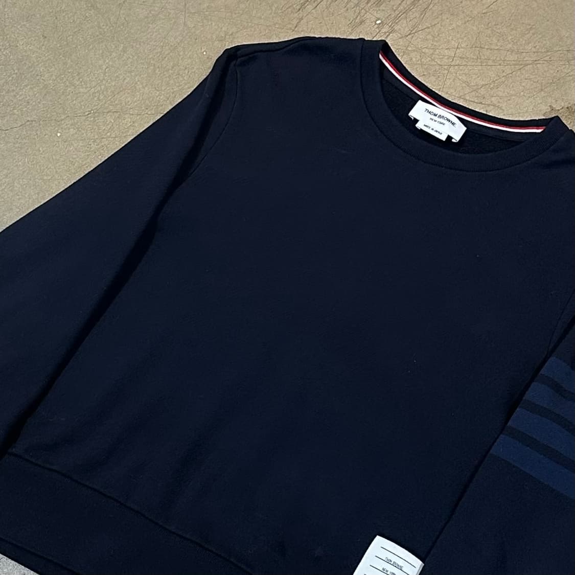 3 톰브라운 블루완장 네이비 맨투맨 상품이미지1
