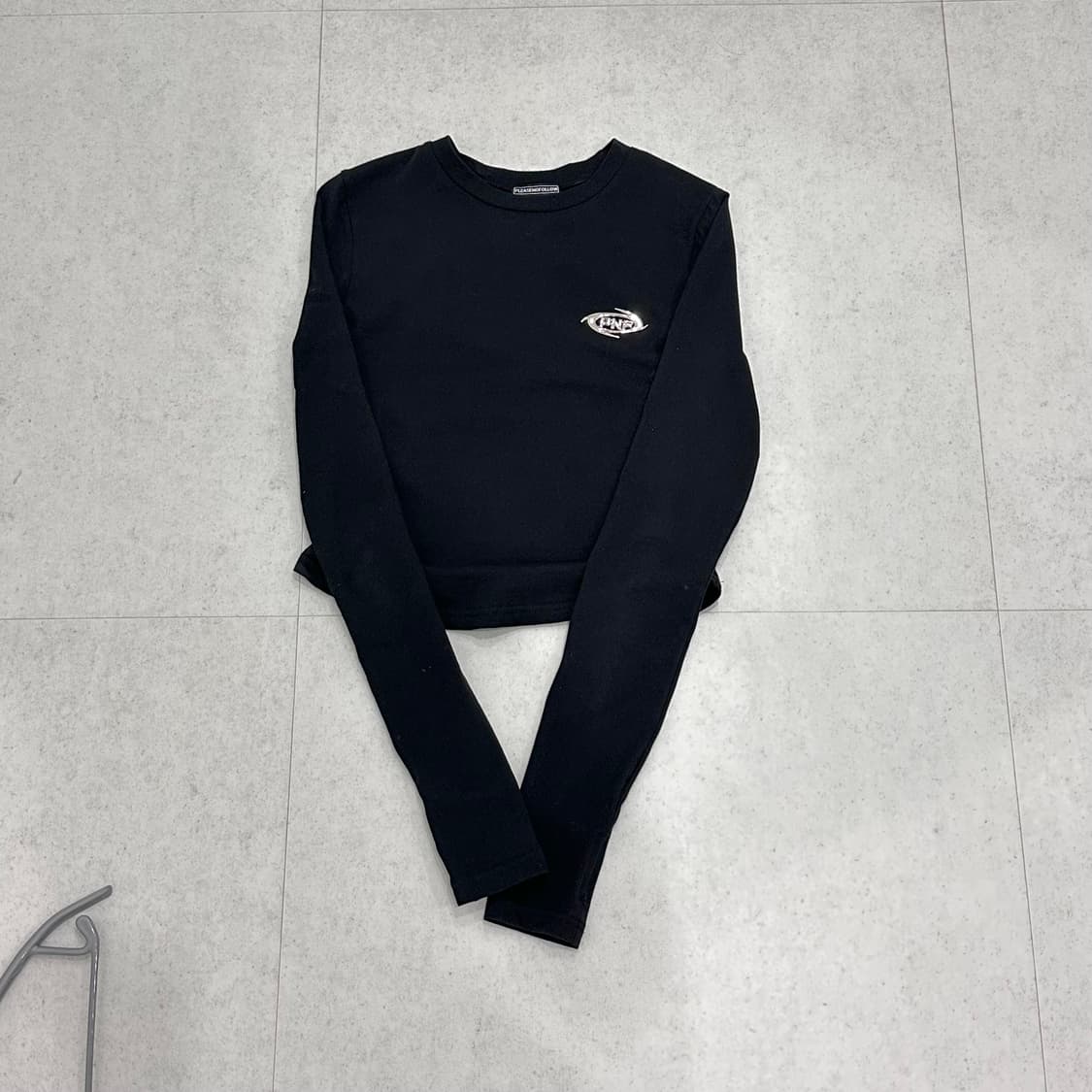 플리즈노팔로우 엠블럼 롱슬리브 탑 블랙 상품이미지1