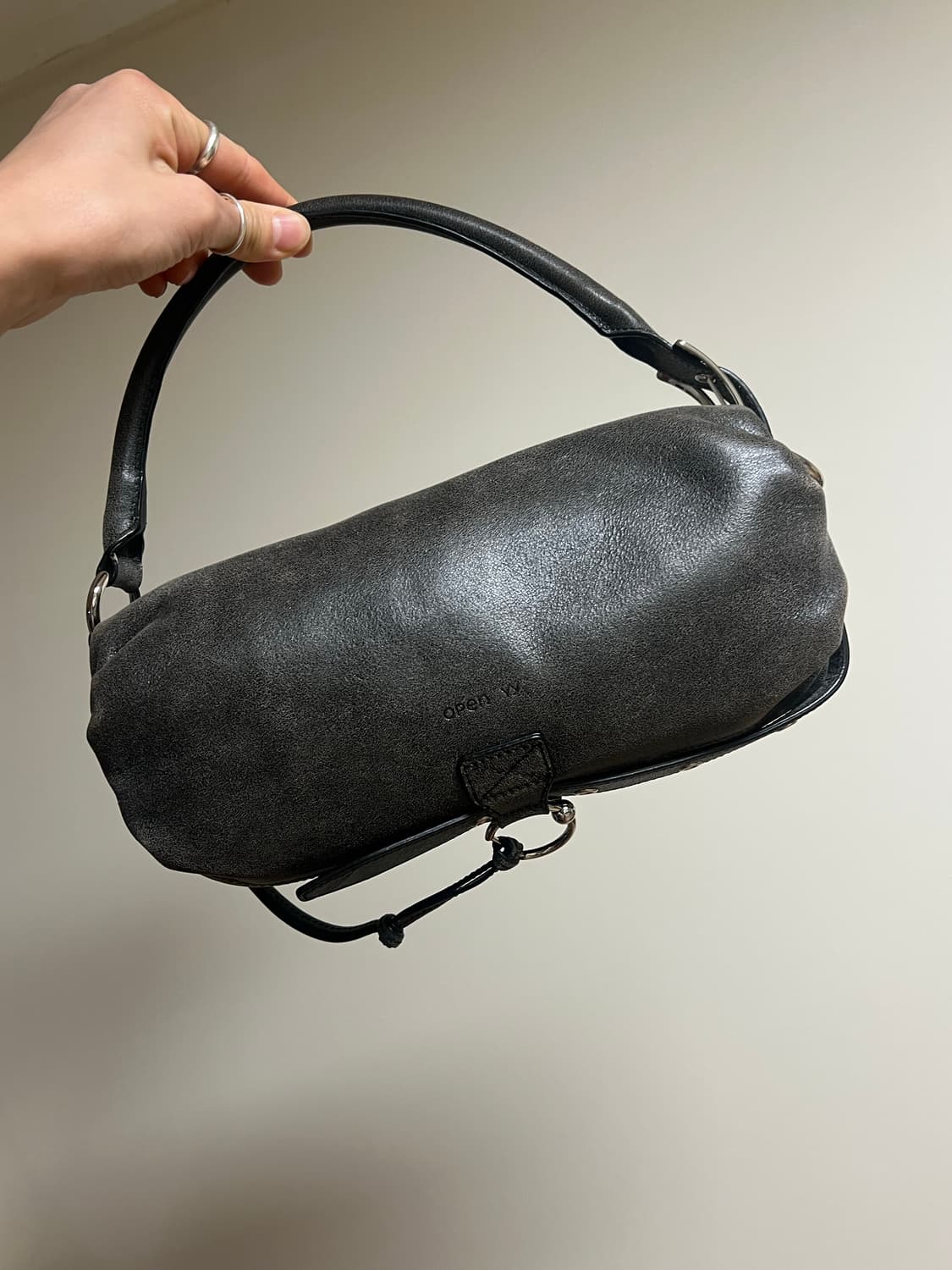 오픈와이와이 스터드 필로우 핸들백 상품이미지4