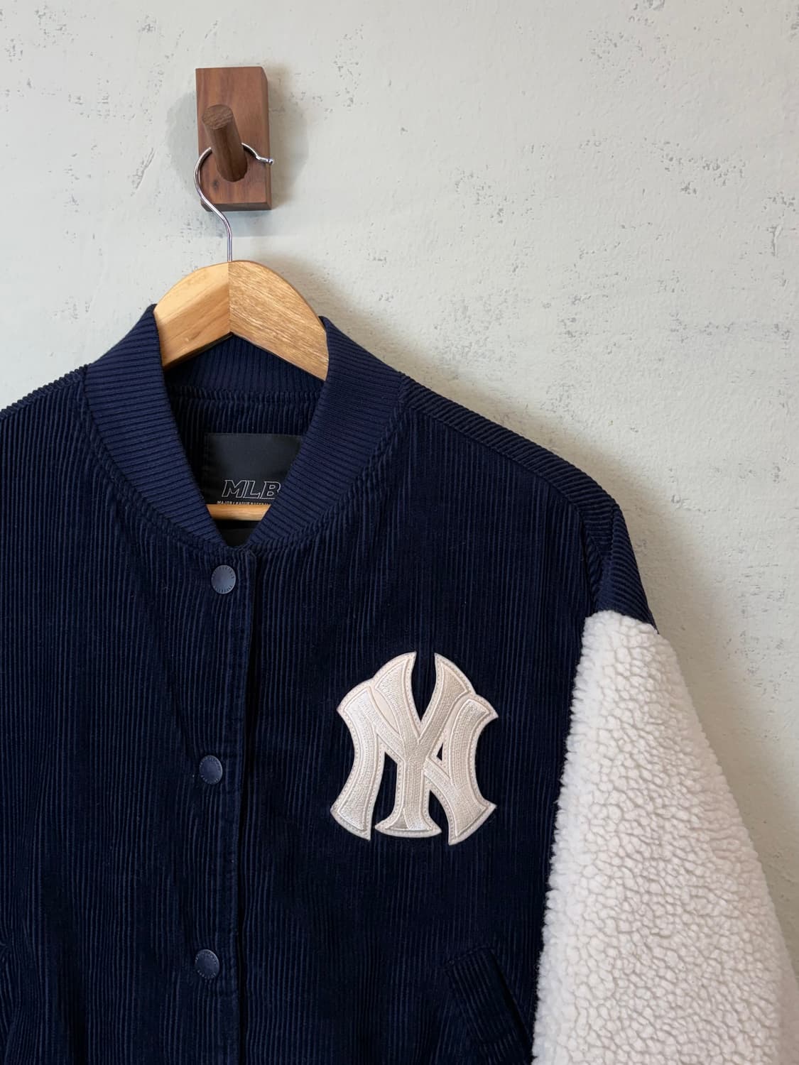 MLB 엠엘비 뉴욕양키즈 크롭 후리스 베이스볼 자켓 상품이미지3