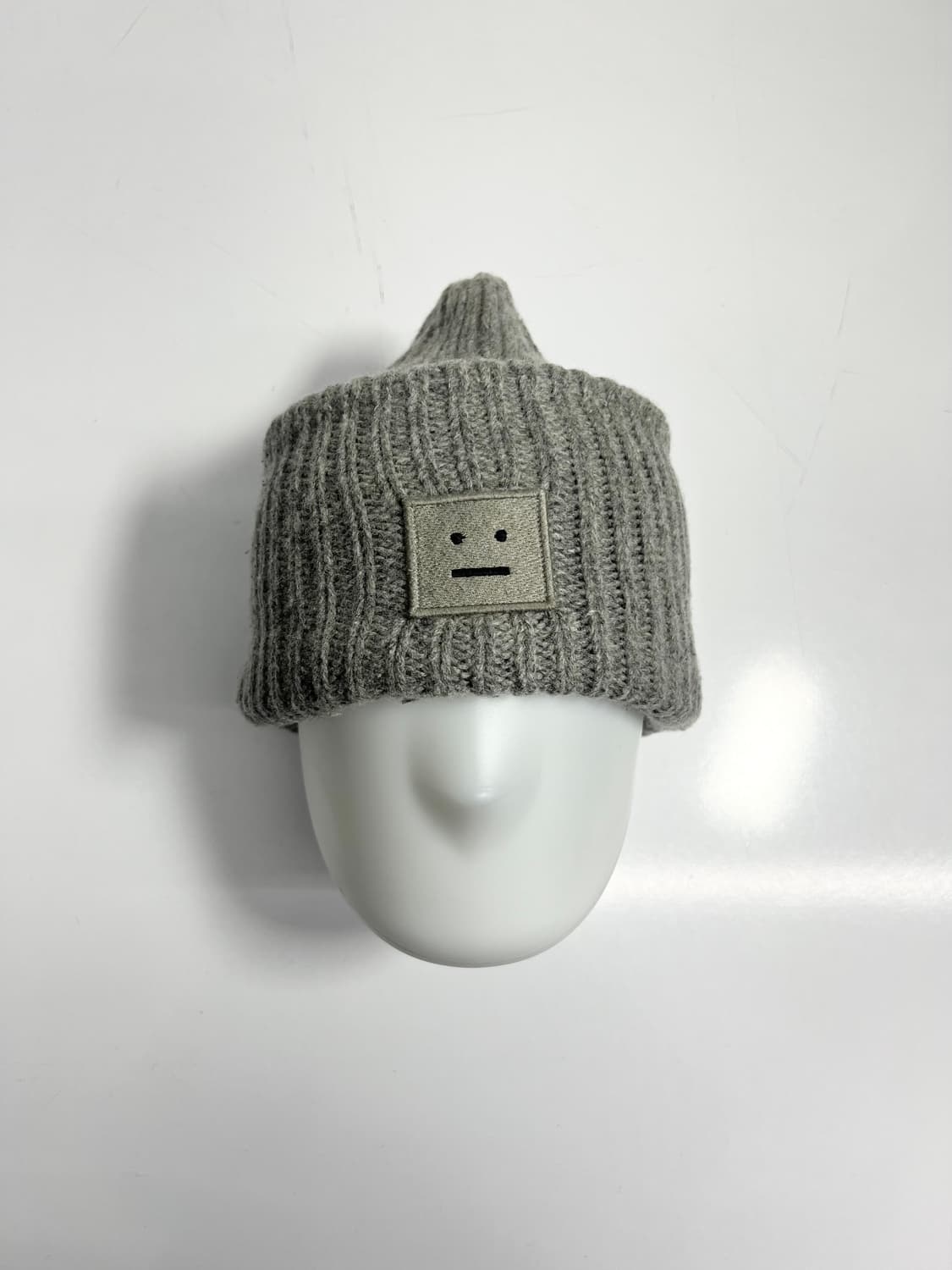 Acne face beanie 상품이미지1