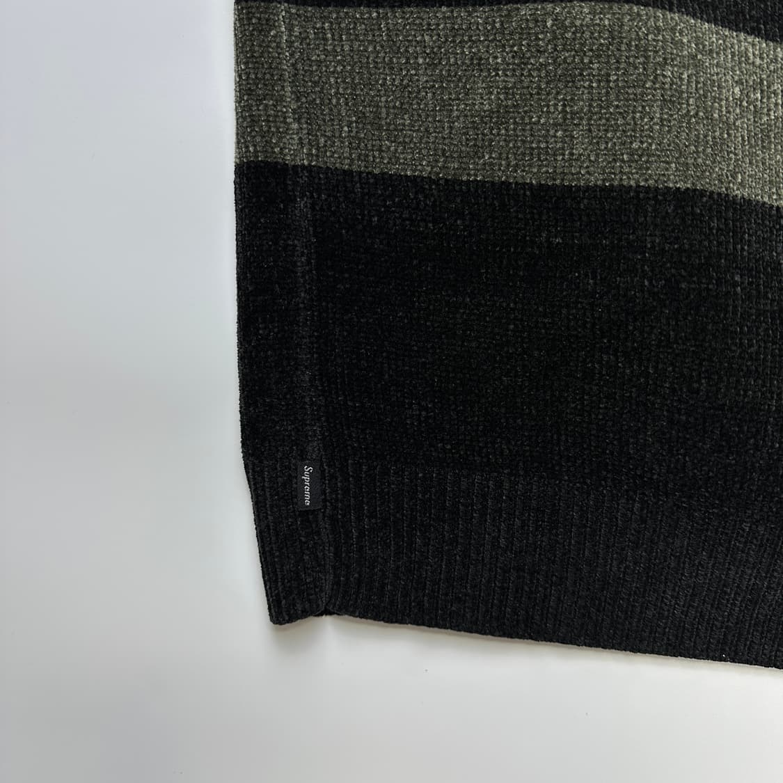 SUPREME 18FW Chenille Sweater 슈프림 니트 상품이미지9