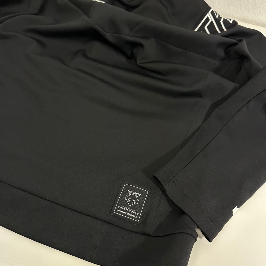 M-L 데상트 블랙 폴리 트레이닝집업 트랙탑 상품이미지6