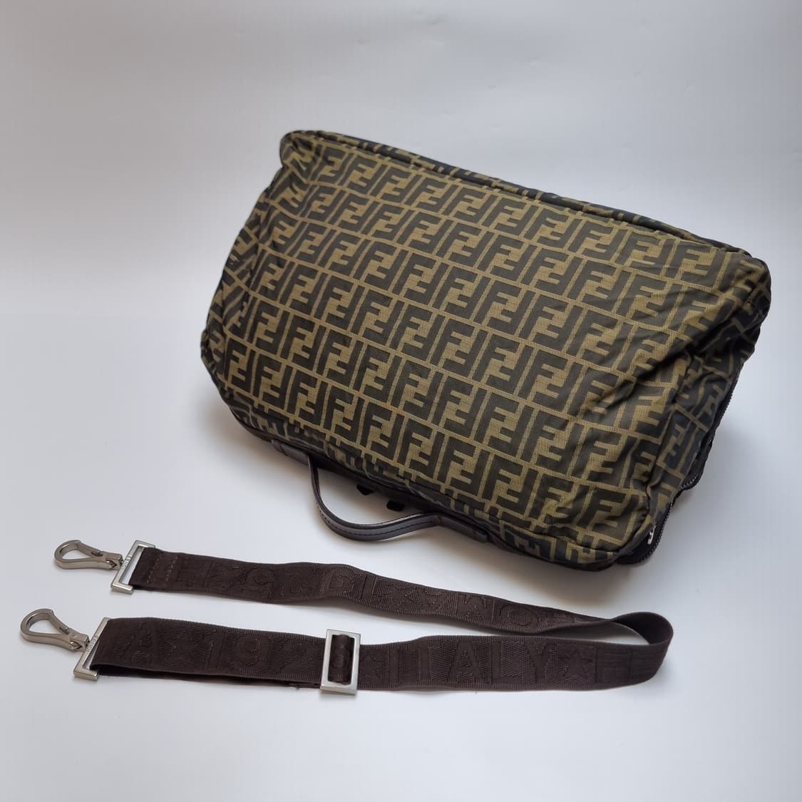 펜디 주카 2WAY 보스턴백 남여공용 (상급, 골프백, 여행가방) 상품이미지6