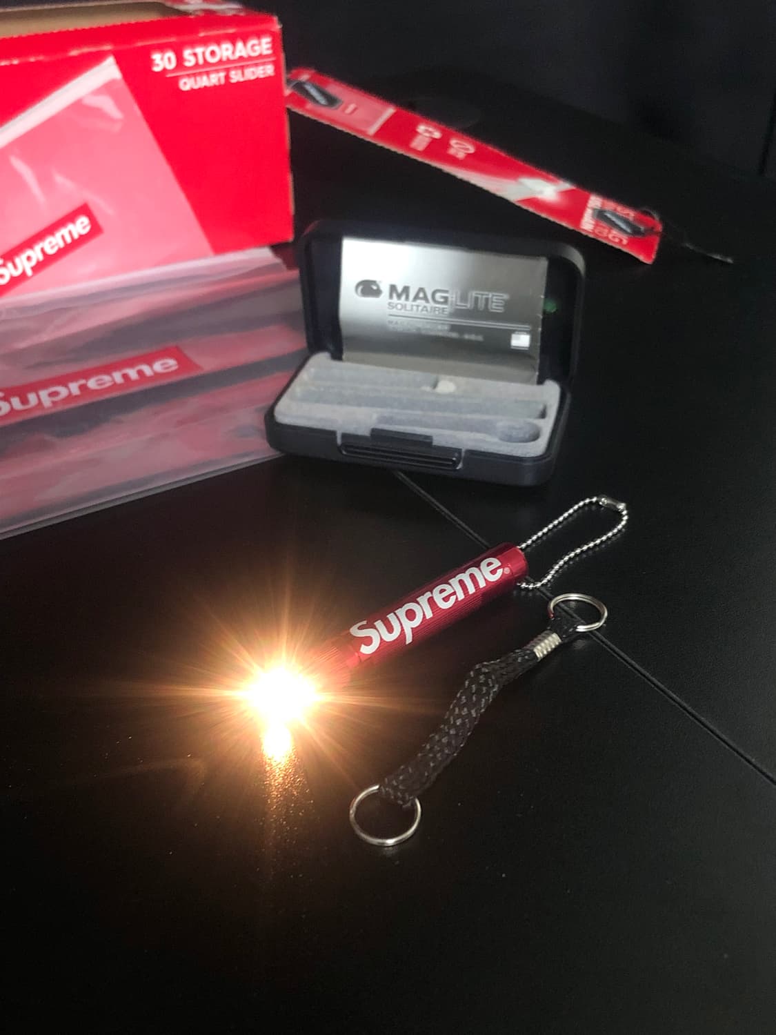 슈프림 x Maglite 맥라이트 솔리테어 키체인 키링 레드 상품이미지2
