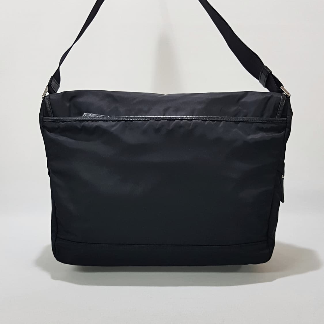 프라다 리나일론 및 사피아노 가죽 숄더백 2VD052 상품이미지4