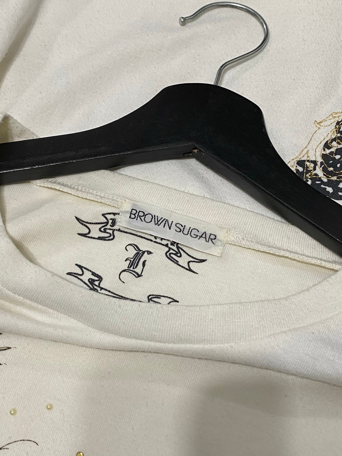 Brown sugar 큐빅 자수 롱슬리브 상품이미지9