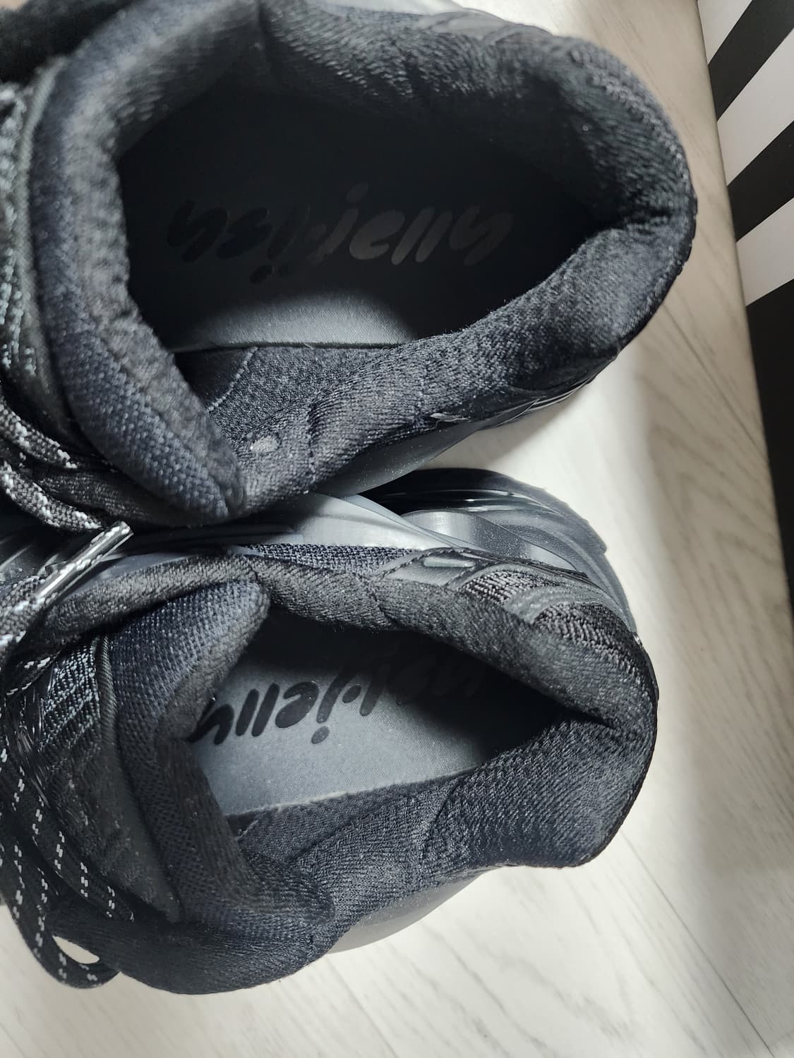 255)아디다스 퍼렐 윌리엄스 버지니아 아디스타 젤리피쉬 트리플 블랙 상품이미지6