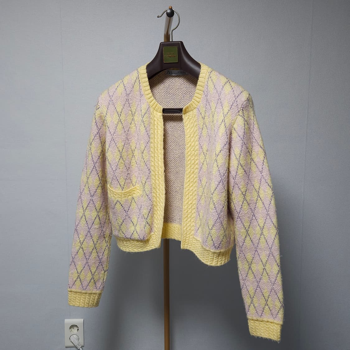 M ) 자라 여성 메탈릭 아가일 크롭 가디건  상품이미지3