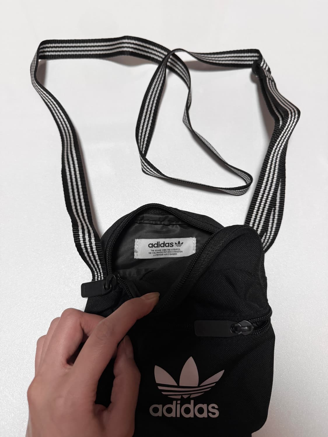 아디다스 오리지널 클래식 로고 미니 포켓 크로스 백 가방 블랙 상품이미지7