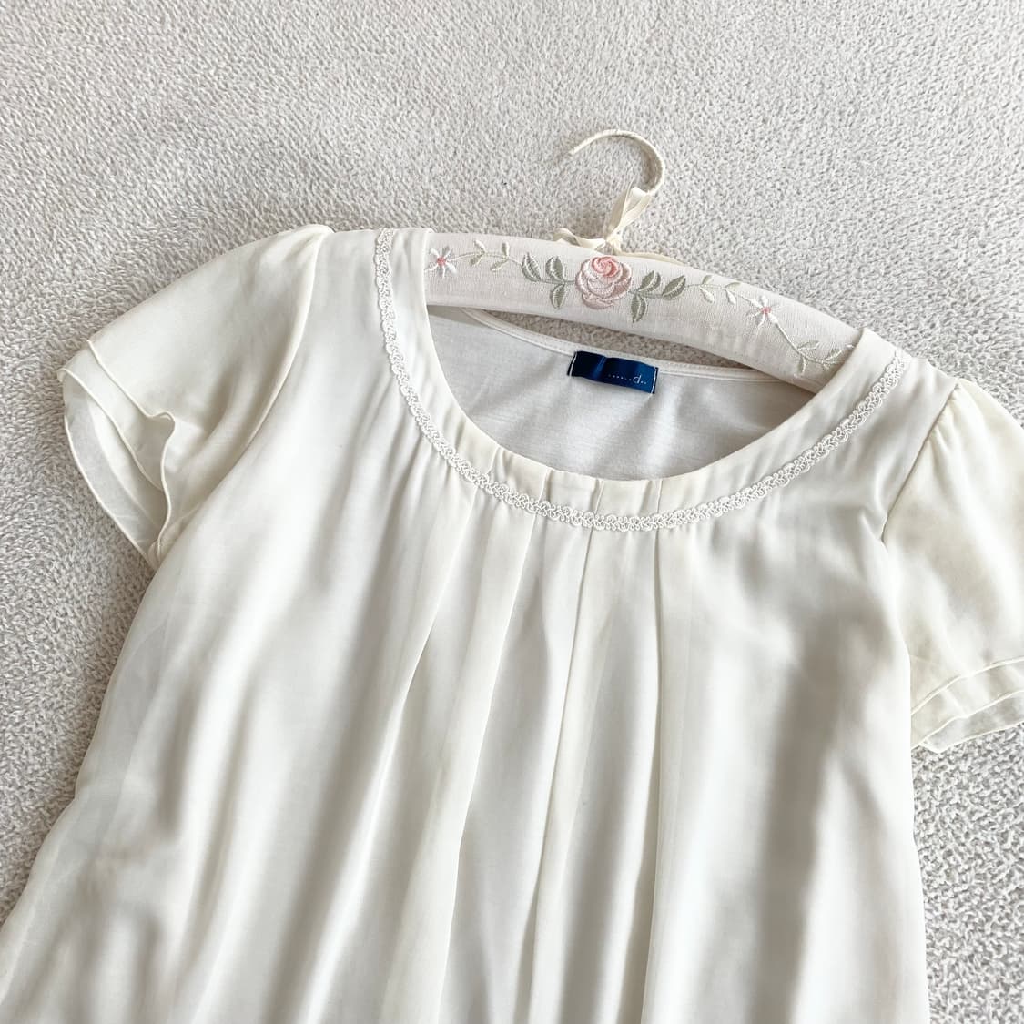 러블리 ♥ 크림아이보리 꽃 펀칭 블라우스 상품이미지2