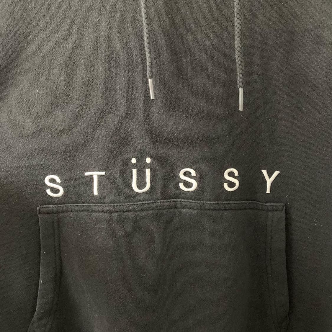 스투시 블랙 스마일로고 후드티 상품이미지2