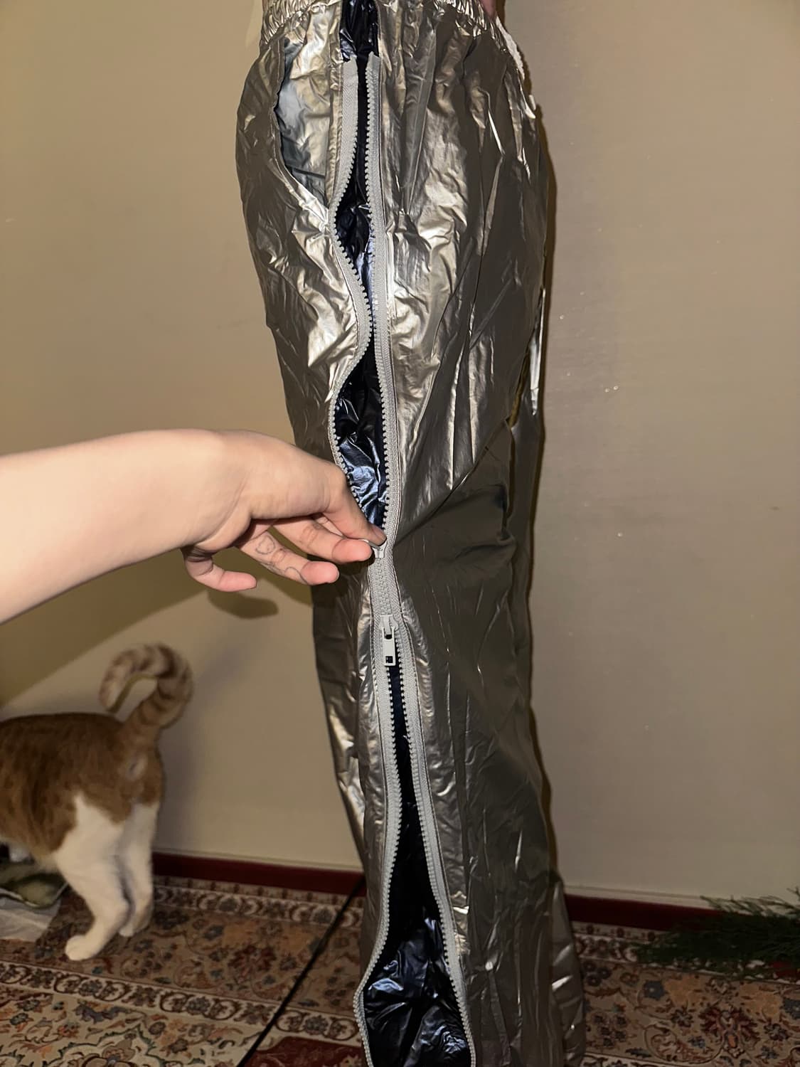 실버 메탈릭 사이드 지퍼 팬츠 상품이미지3