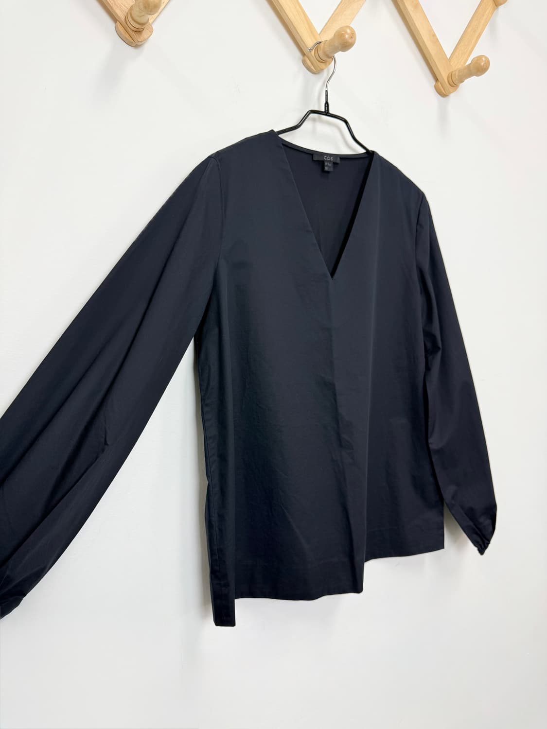 COS 코스 브이넥 블라우스 상품이미지3