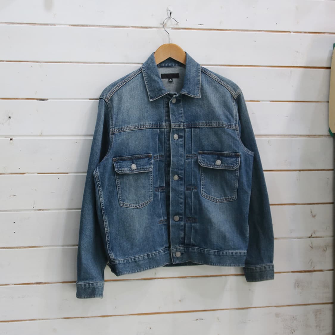 (착용컷) 유니클로 2세대 데님 트러커 자켓 (남성용 100) 상품이미지1