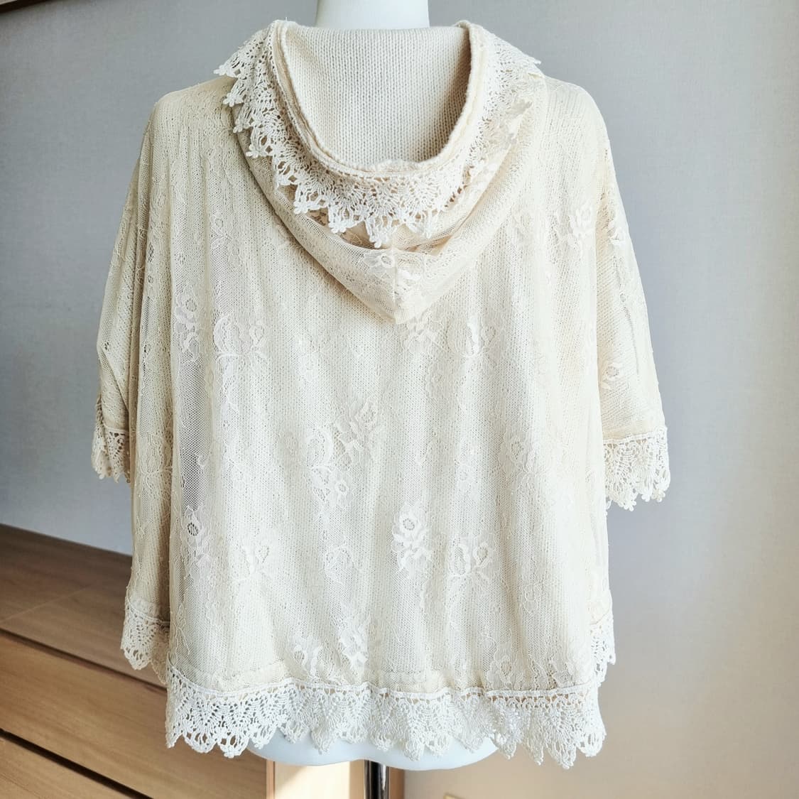 어스뮤직 아이보리 리버시블 니트 케이프 망토 상태최상 상품이미지10