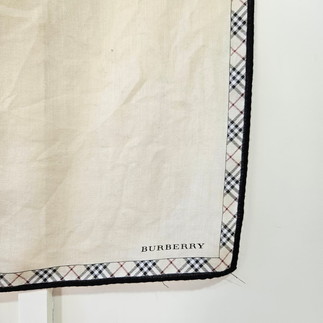 버버리(Burberry) 체크 트리밍 손수건 상품이미지3