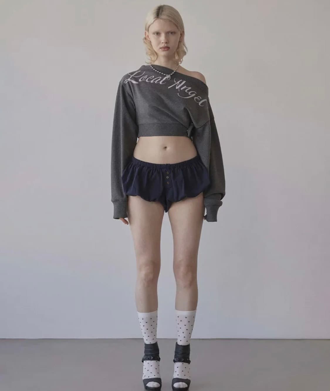 스컬프터 오프숄더 크롭 스웻셔츠 차콜 m 상품이미지2