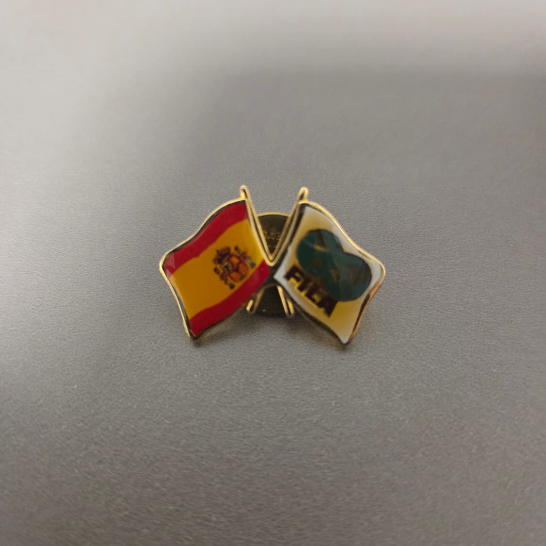 FILA 스페인 글로브 플래그 뱃지 상품이미지1