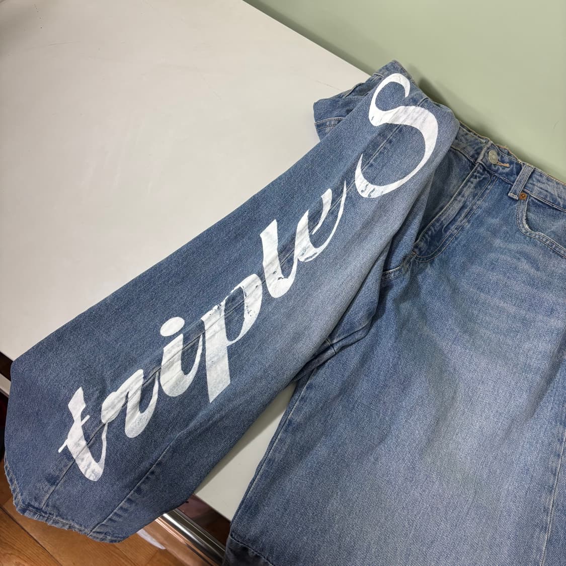 M 자라 연청 스펠아웃 커브드 데님팬츠 상품이미지4