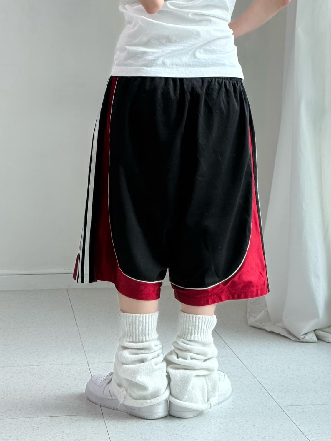 아디다스 블랙 레드 버뮤다 팬츠 상품이미지4