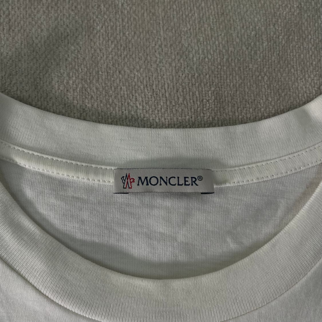 100 몽클레어 로고패치 라운드넥 반팔 티셔츠 상품이미지3