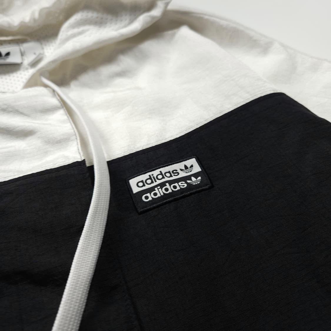 아디다스 빅로고 나일론 우븐 크롭 트랙 자켓 (90) 상품이미지3