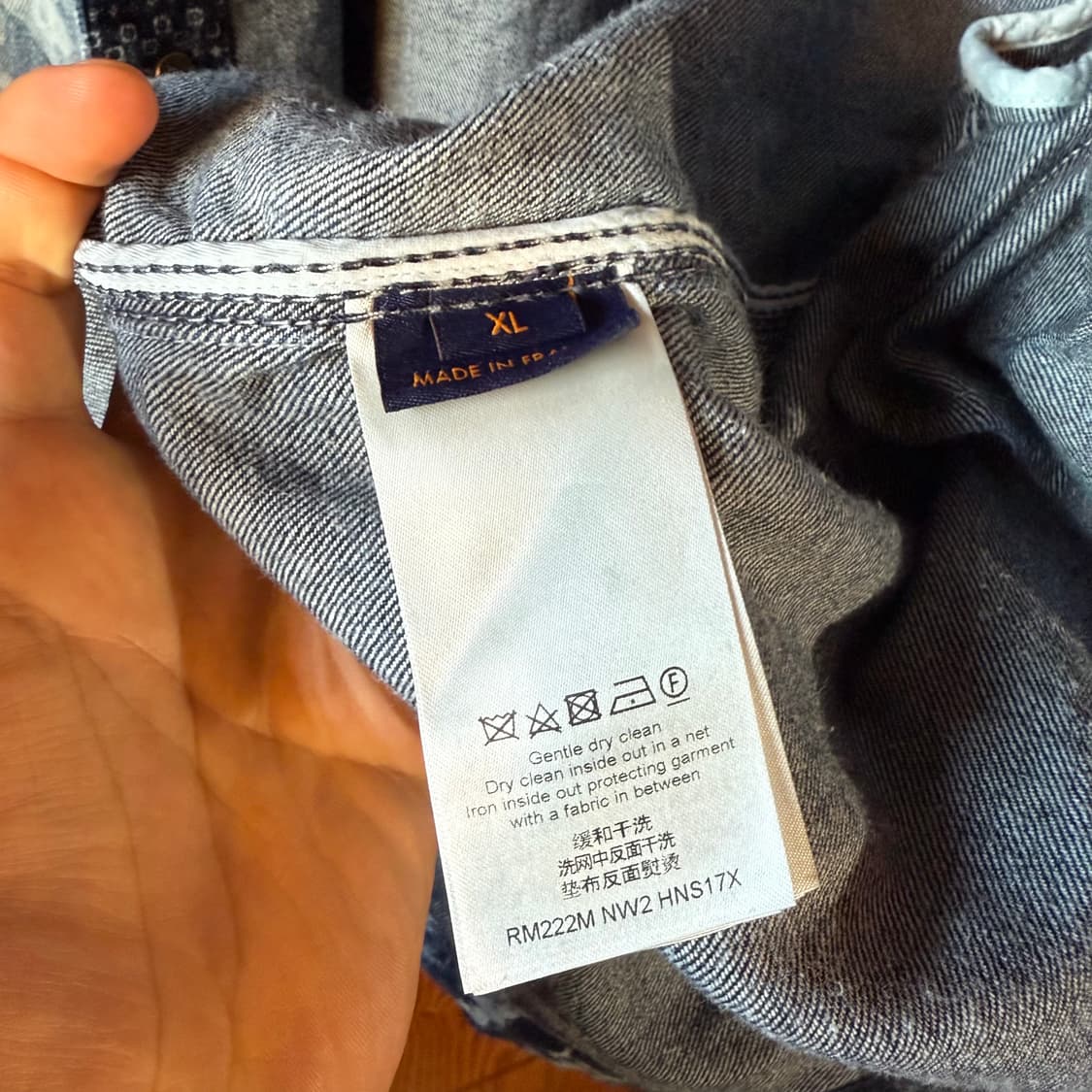 루이비통 모노그램 반다나 데님 셔츠 판매 합니다. 상품이미지6