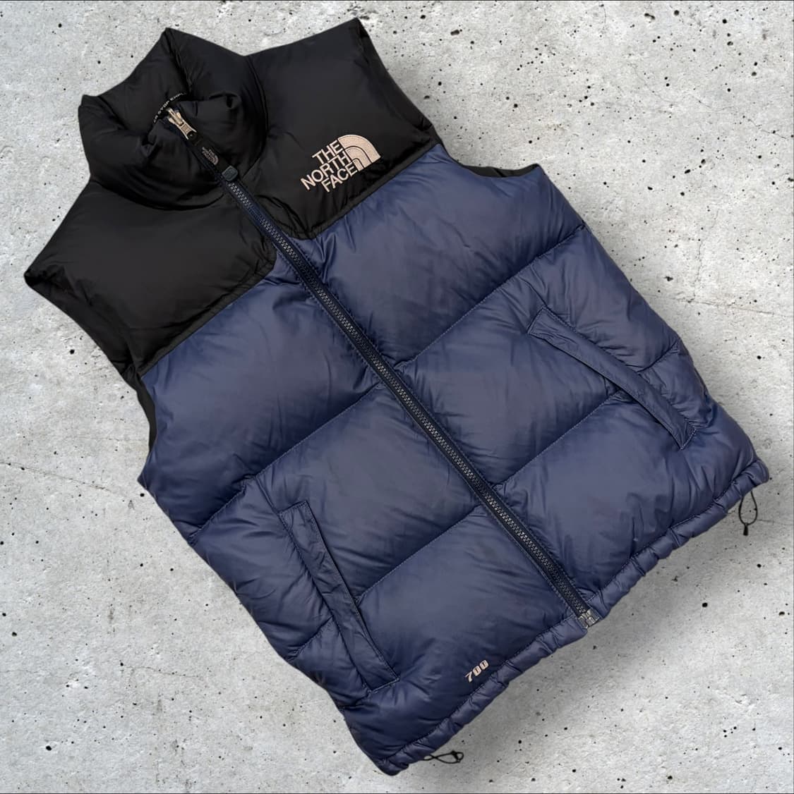 [85] 노스페이스 700 다운 눕시 패딩 조끼 블랙/네이비 D213 상품이미지1