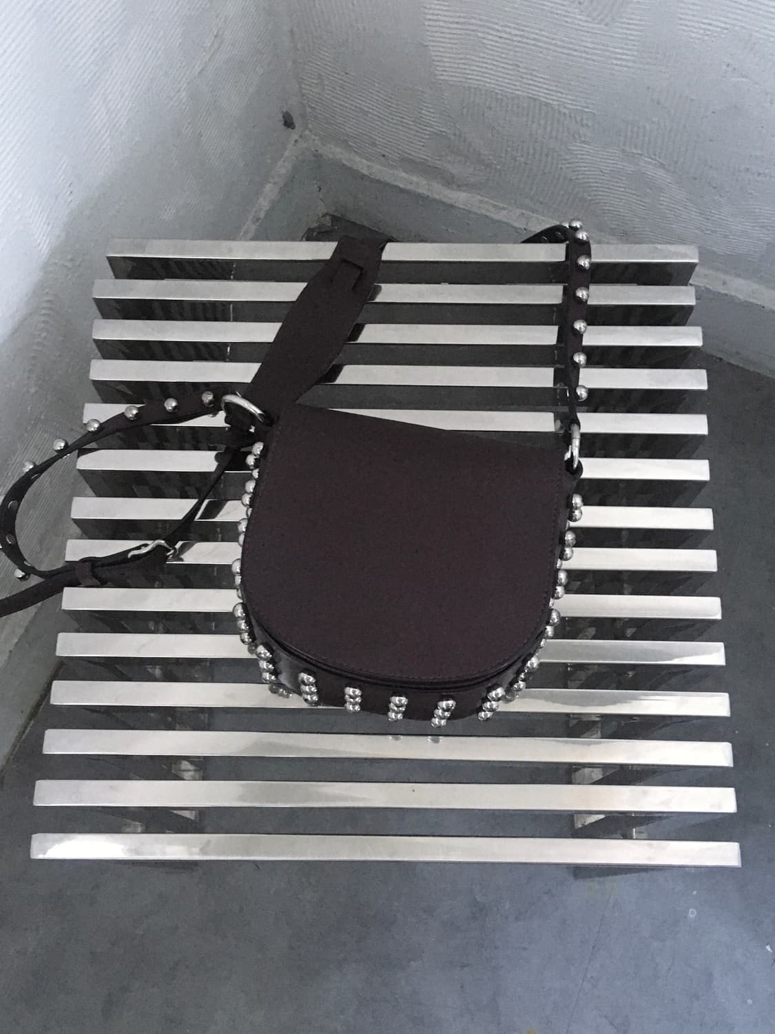 Alexander Wang 알렉산더 왕 미니 리아 스터드 레더 크로스바디 상품이미지2