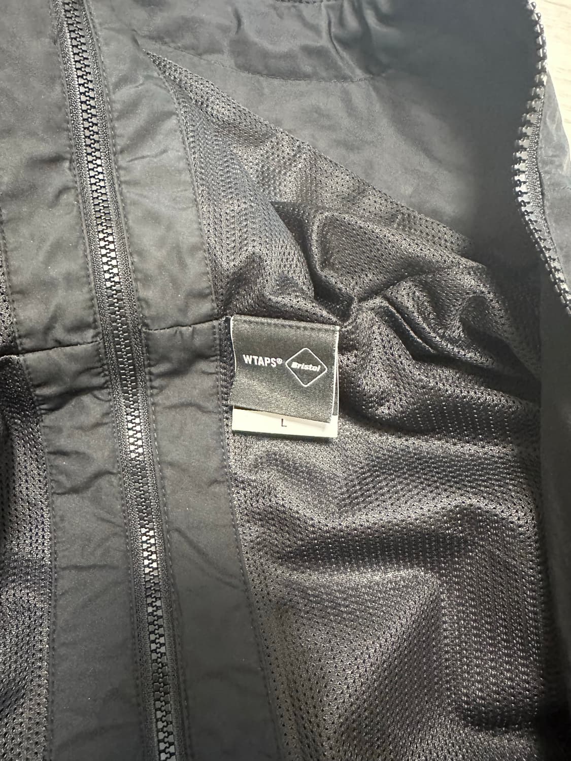 wtaps x fcrb 콜라보 윈드브레이커 상품이미지5