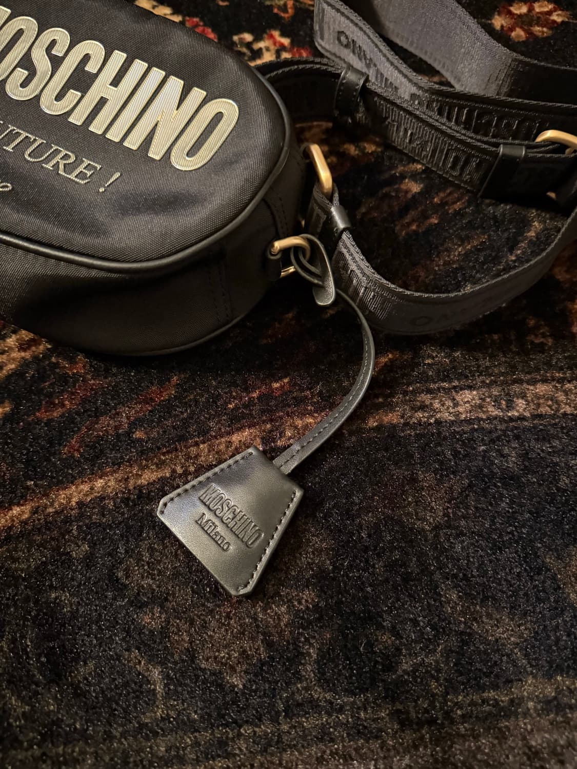 정품 모스키노 크로스백 상품이미지3