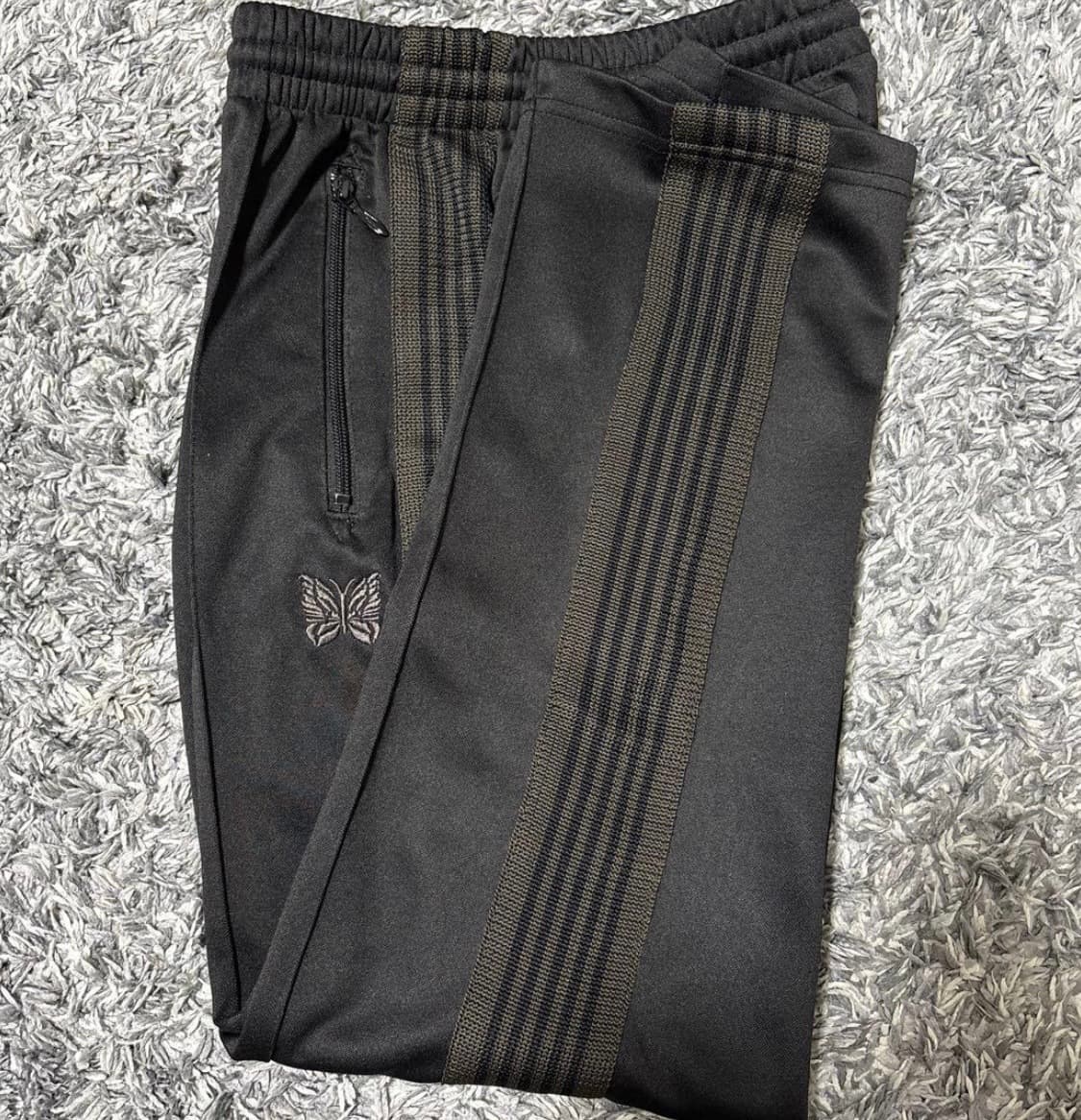 니들스 버터플라이 내로우(스트레이트핏) 트랙팬츠 블랙/브라운 XL 상품이미지1