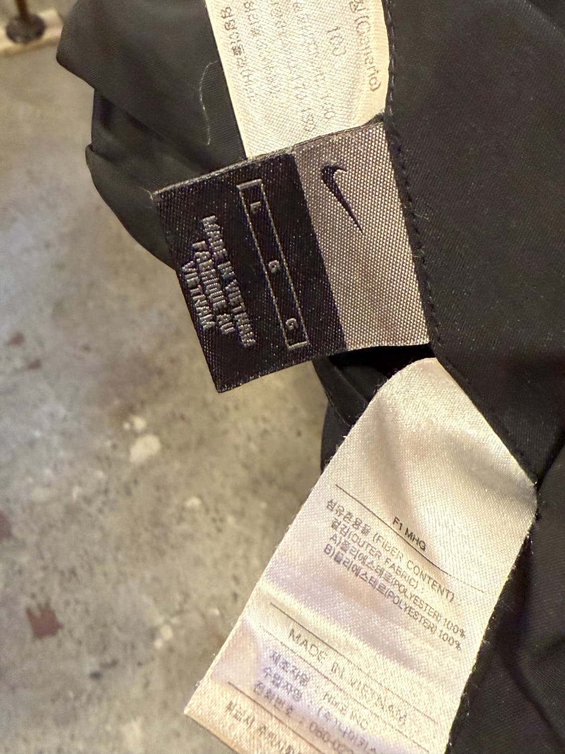 나이키 검정 흰빨 배색 바람막이 상품이미지3