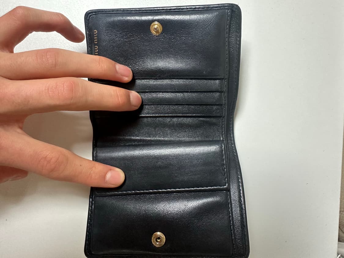 미우미우 칸센트 반지갑 블랙 상품이미지3