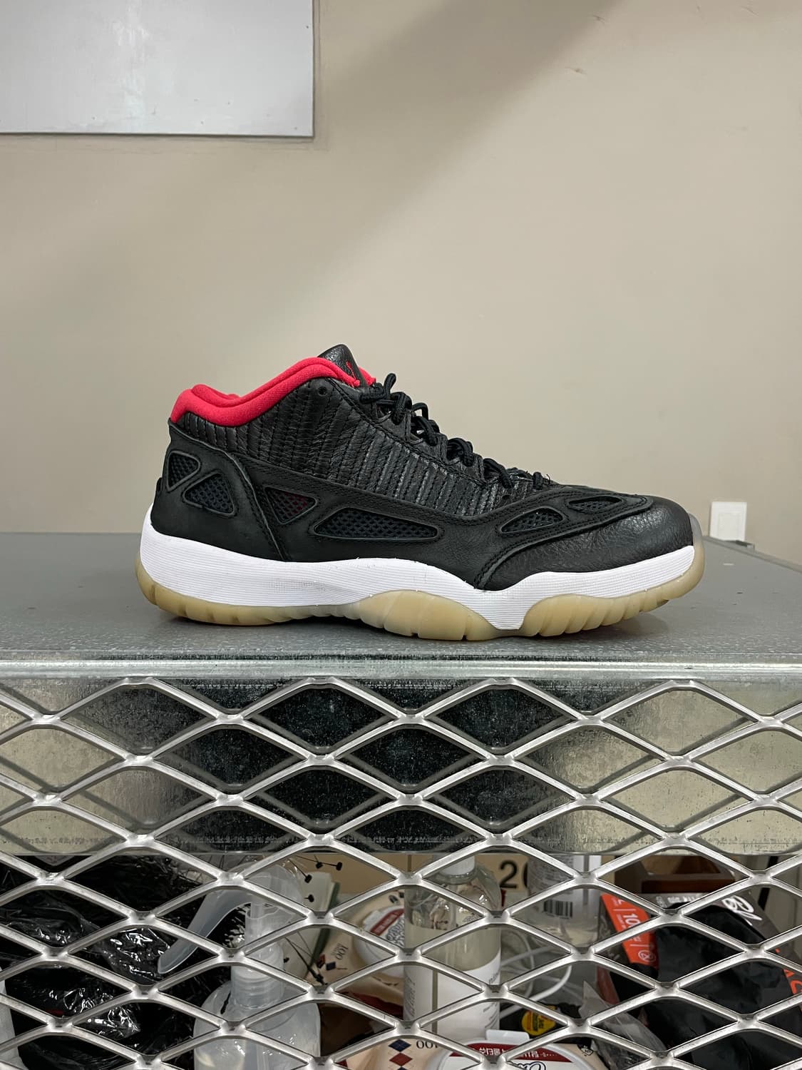 조던 11 레트로 로우 IE 브레드 270 상품이미지4