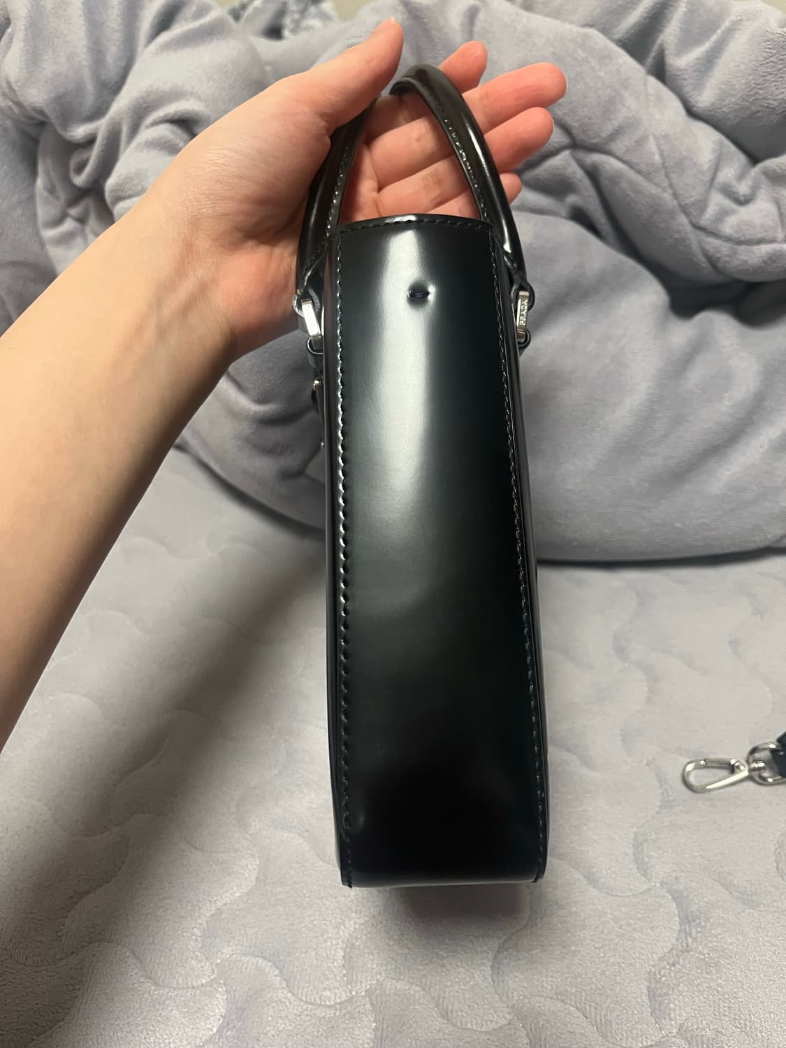 프라다 브러쉬드 카프스킨 도트백 스몰 블랙 상품이미지5