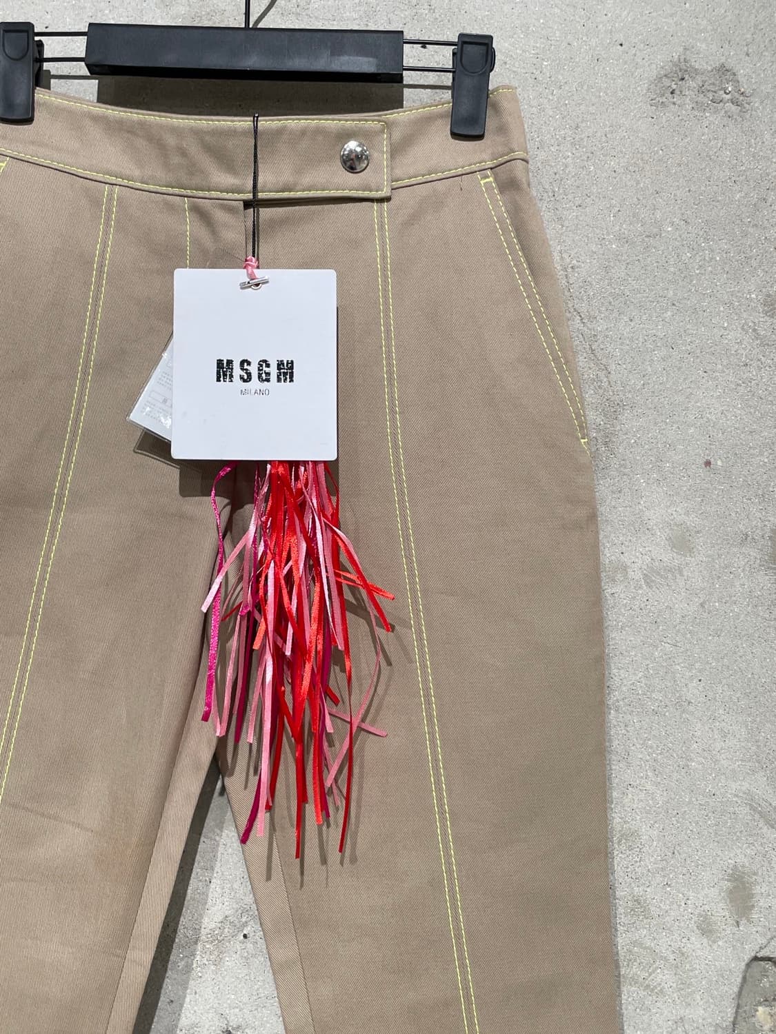 msgm 베이지 네온 스티치 부츠컷 코튼 팬츠 상품이미지3