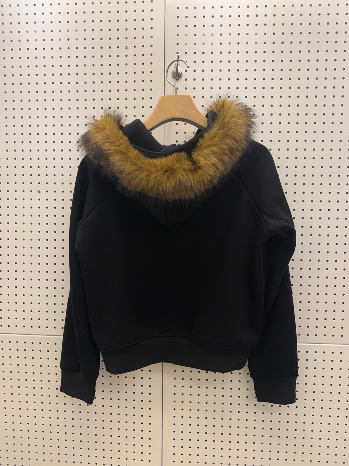 스터드 퍼 후드 집업 블랙 U840 상품이미지3