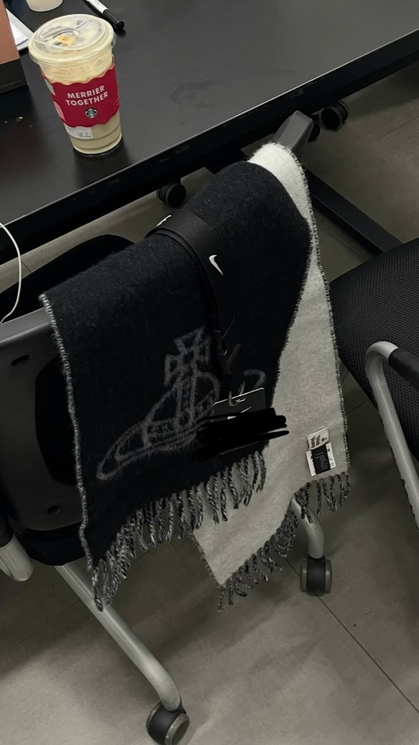 비비안웨스트우드 싱글 orb 양면 머플러 상품이미지5