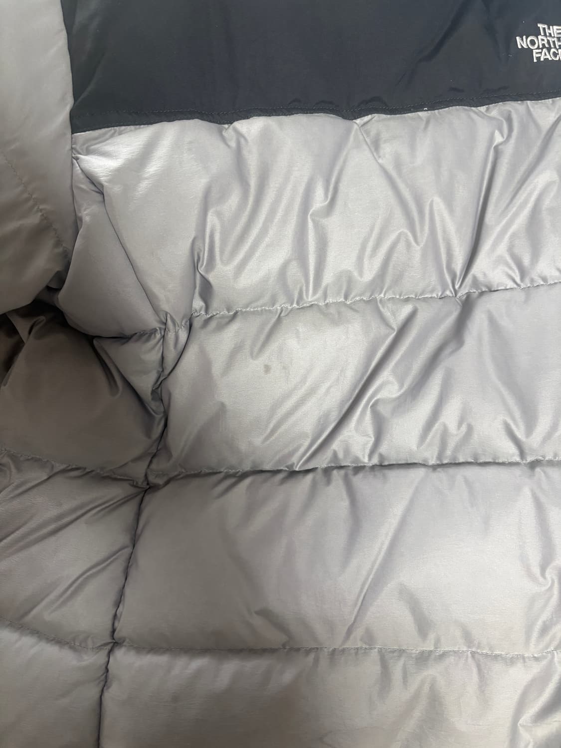 노스페이스 (우먼) 그레이 700 구스다운 패딩 상품이미지4