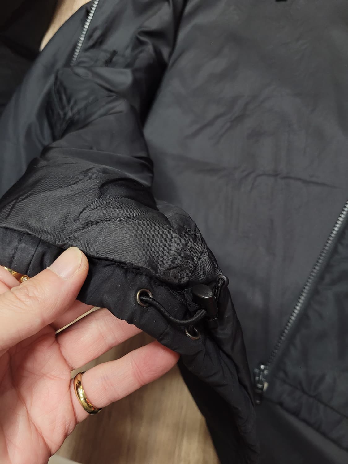 노스페이스 블랙 퀄팅 경량 패딩 상품이미지4