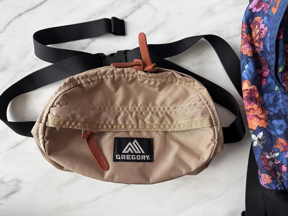 그레고리 힙색 티니 테일 메이트 (샌드) 상품이미지1