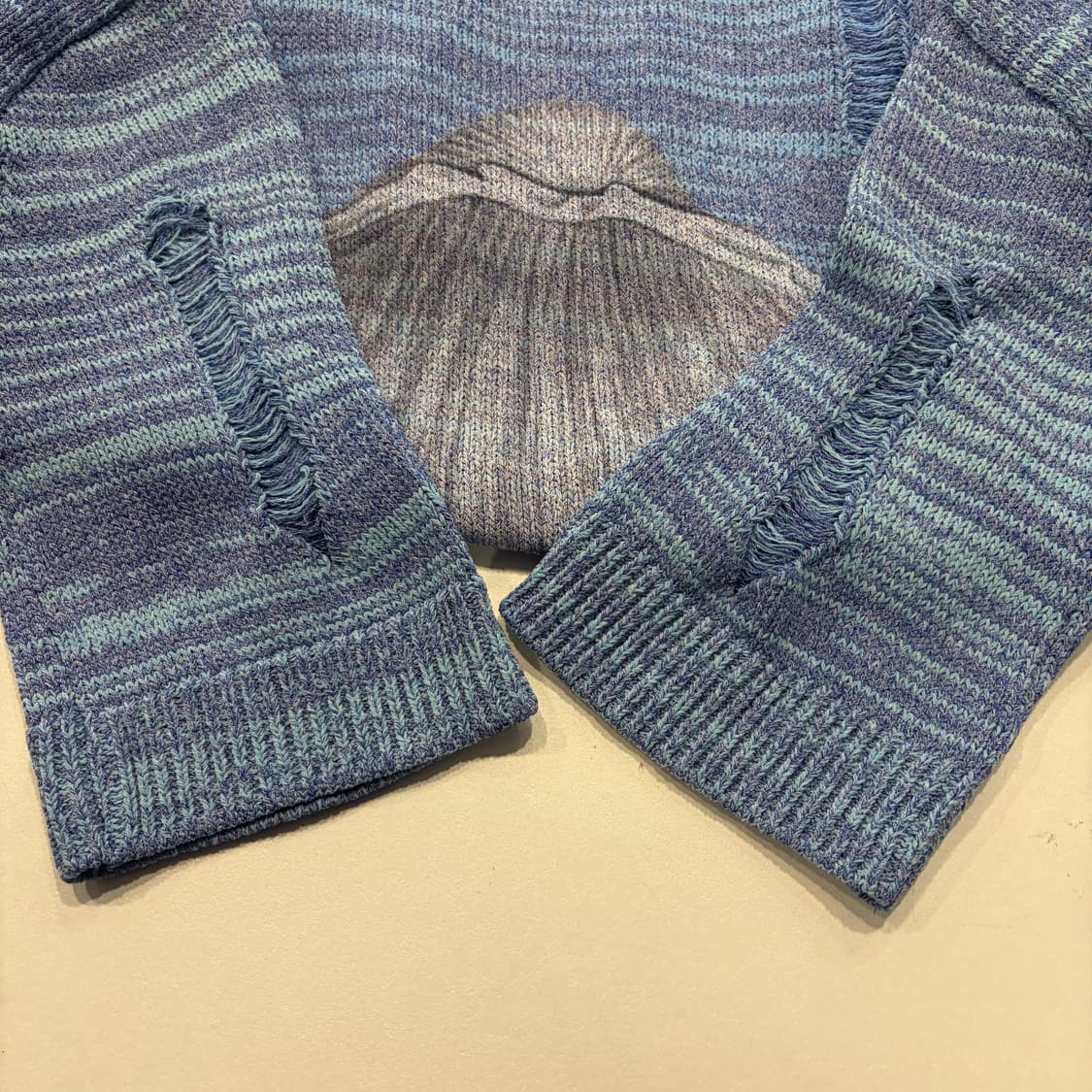 [2] 더오픈프로덕트 쉘 프린트 데미지 니트 스웨터 D803 상품이미지5